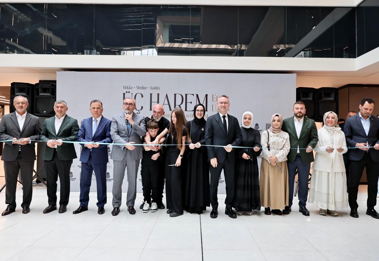 Fotoğraf Sanatçısı Engin Uzun'un "Üç Harem: Mekke, Medine, Kudüs" Sergisi Başakşehir'de Açıldı